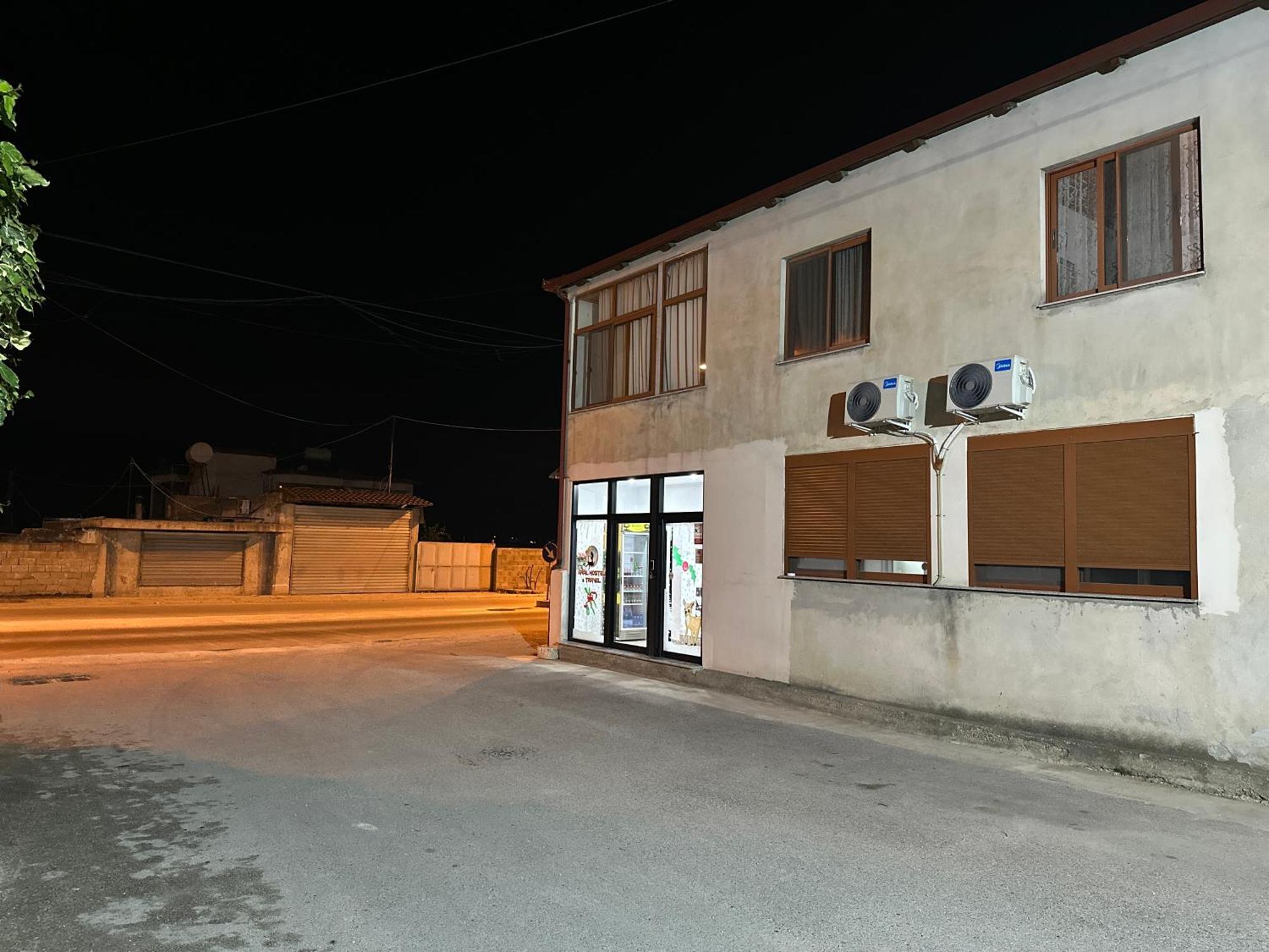 Aral Hostel Berat Ngoại thất bức ảnh